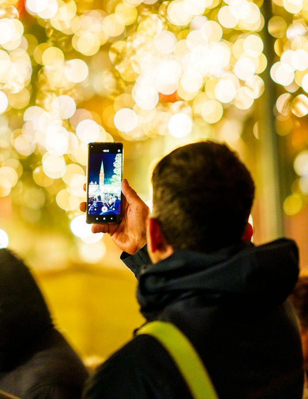 capturing holiday lights with smartphone